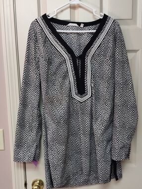 Athleta Black and White Chevron Long-Sleeve V-Neck Tunic Dress Swim Coverup